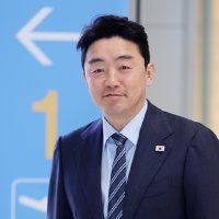 '전략경제협력 특사' 강훈식, UAE 출국 "방산·AI·원전 협력"