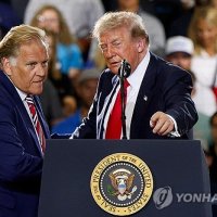트럼프 "캐나다 준회원국 지정하면 EU에 관세·무역 보복"