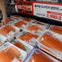 美 디젤값 5달러에 신선식품 가격 '꿈틀'…유류할증료에 연쇄 압박