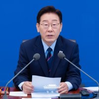 李대통령 "긴축 주장하는 분들 꼭 봐라"…'韓 부채 지속가능 수준' IMF 평가 공유