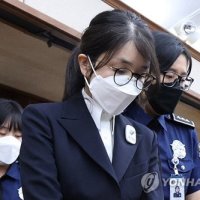 [속보] 법원 "금거북이, 인사 알선 명목 제공…김건희도 대가관계 인식"
