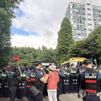 잠실7동 2투표소 투표함 이송 위해 경찰 기동대 투입