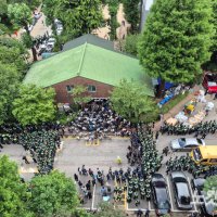 [속보]경찰, 잠실 투표소 기동대 1천명 투입…시위대 끌어내는중