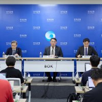 한은 "기준금리 0.25%p 인상때 가계 이자부담 3.3조↑"