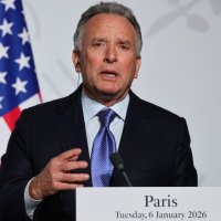 트럼프 “이란 시위대여 정부 점령하라, 곧 지원” 군 개입 초읽기