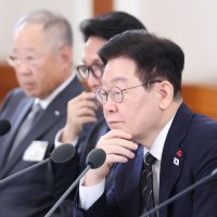 [속보] 이 대통령 지지율 56.8%…두 달만에 최고치[리얼미터]