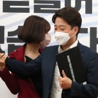 "얘기하면 좀 들으라" 배현진, '악수 거부' 이준석과 비공개서 충돌