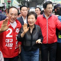 박근혜, 6·3 지방선거때 지원 유세했던 국힘 의원들과 울산서 만찬