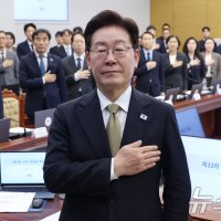 李대통령, IMF 재정 평가 공유하며 "무조건 긴축 주장하는 분들 봐야"