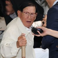 ‘정치 개입 의혹’ 신천지 이만희 구속영장…합수본 신병확보 나서