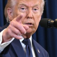 트럼프 "이란 기뢰부설함 대부분 제거…호르무즈 이용해야"