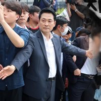[속보] 시위자 1명이 막은 문‥ 체육단체, 결국 현장 철수