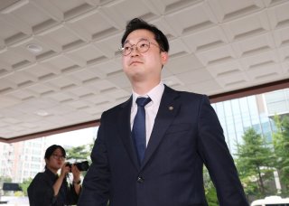 김동아 국회의원 고발인 조사 출석