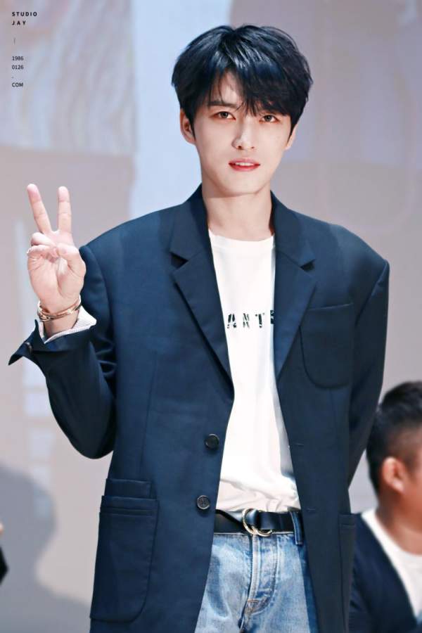 과거 동방신기시절 별명이 비쥬얼쇼크 였던 비쥬얼담당 김재중 10년전 사진과 현재 모습 사진 | 인스티즈