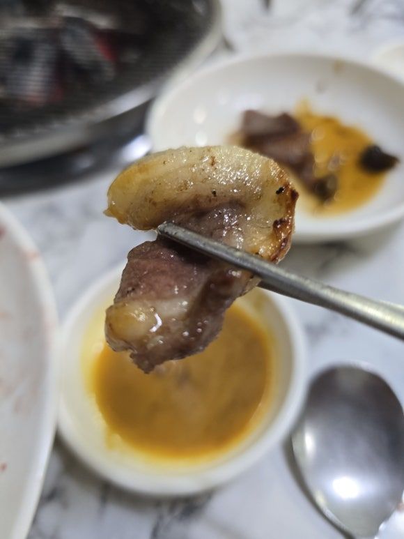 원주중앙시장 소고기골목 젊은감성과 노포의 콜라보 원주한우맛집 샘밭숯불구이