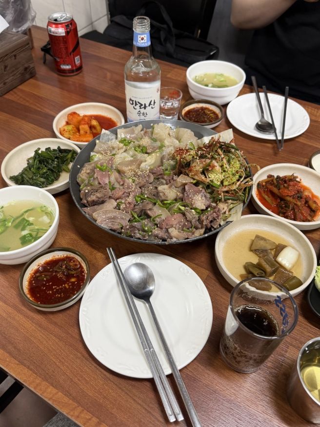 제주 이도일동 노포 현지인 맛집 '영미식당' 반반수육 평일 웨이팅 후기