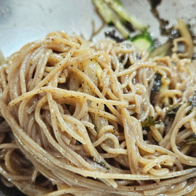 [양양 맛집] 범바우막국수 본점 붉은빛 동치미 육수와 고소한 들깨막국수의 조합