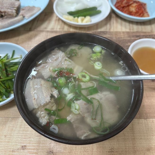 한그릇 8,000원 부산 범일동 60년 전통 할매국밥