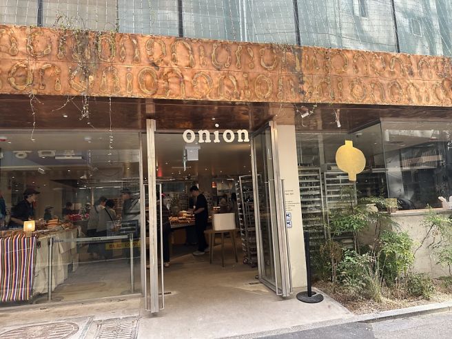 명동 카페 어니언 명동 : 함흥면옥 맞은편 신상 베이커리 핫플! 3층 레트로 다방 감성 서울 데이트 코스...