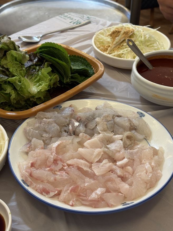 부산 기장 칠암장어골목 블루리본 맛집 “꺼먹동네” 솔직후기