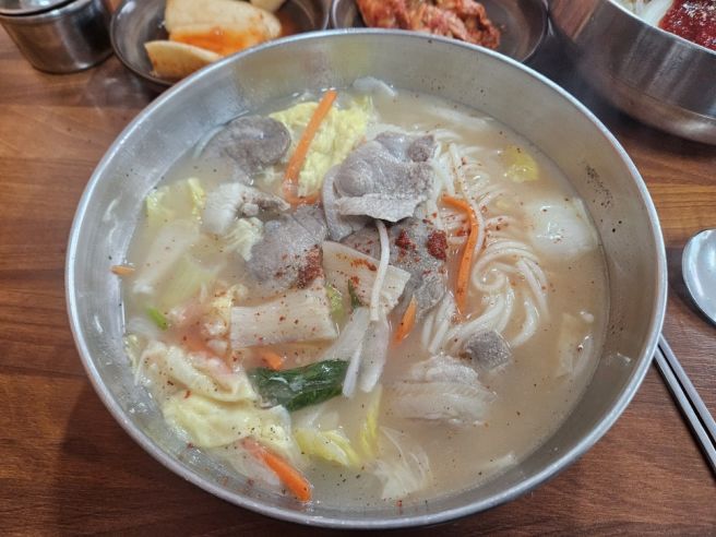 제주 삼대전통고기국수 - 현지인이 추천한 찐단골 고기국수 맛집!