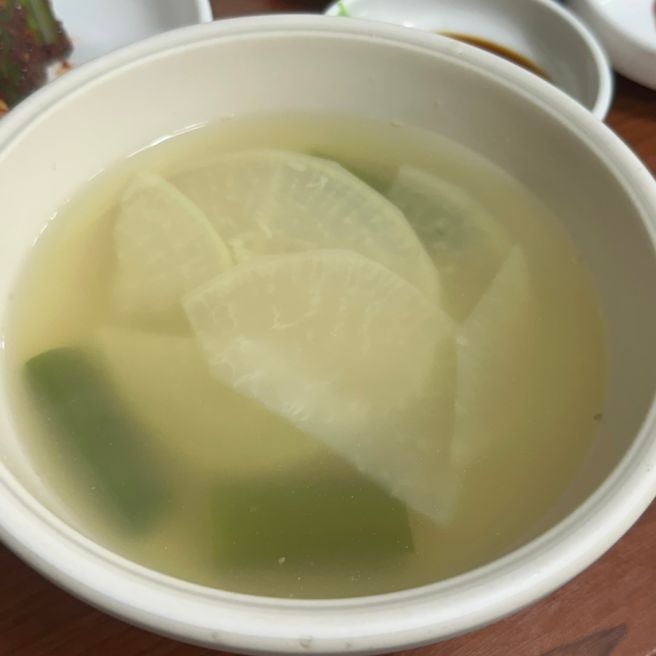부산 혼자여행 혼밥 중앙동 오뚜기식당 :: 회백반 생대구탕 맛집
