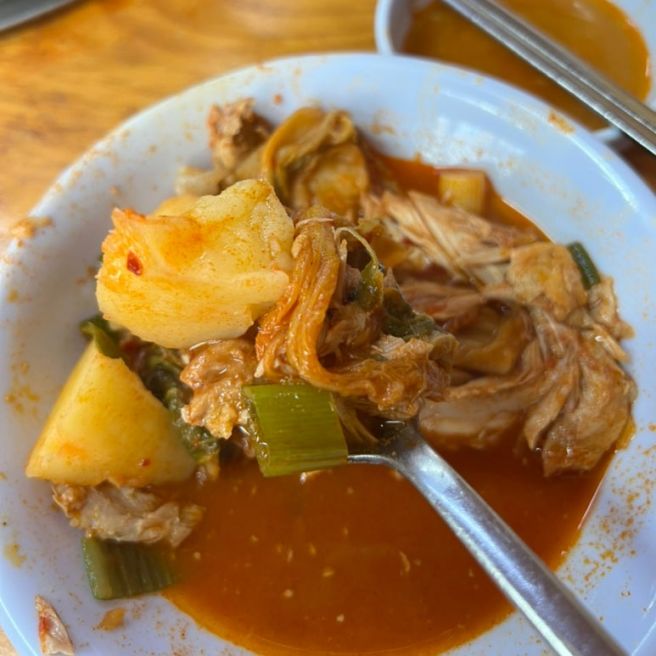 은평구의 자존심 서부감자국｜맑고 칼칼한 감자탕에 라면사리 필수 맛집