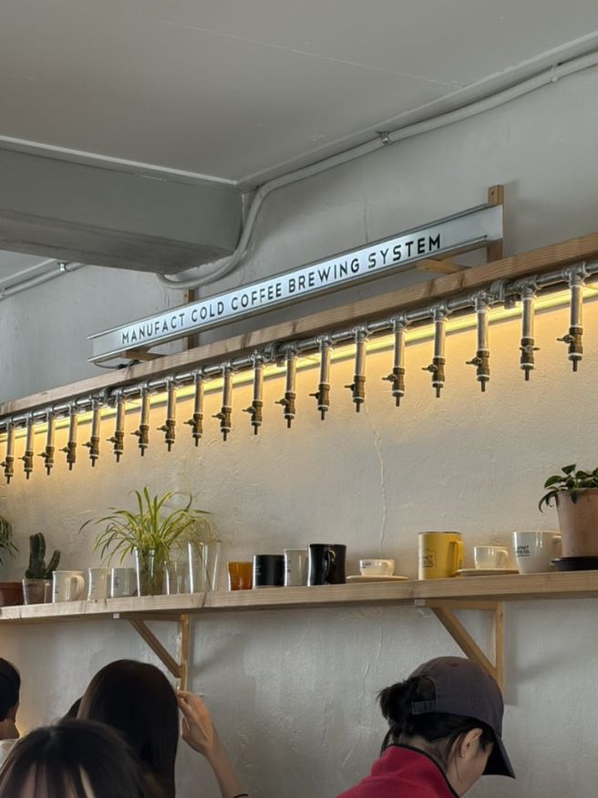 동안 뿌시기 - 매뉴팩트커피. 연희동국화빵. 구뜨몽떼. 다크에디션커피. 폴앤폴리나. 독일빵집. 뺑드이에