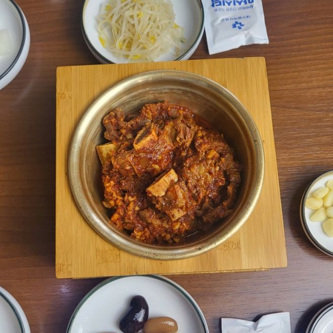 대구 동인동 찜갈비 골목에 위치한 추천식당 산호찜갈비의 특징은?