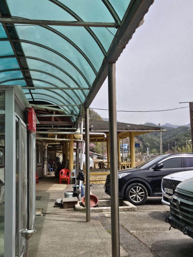 강원 홍천 / 자극적이지 않은 시골 할머니 댁 같은 정통 손맛과 편안함 오봉 막국수