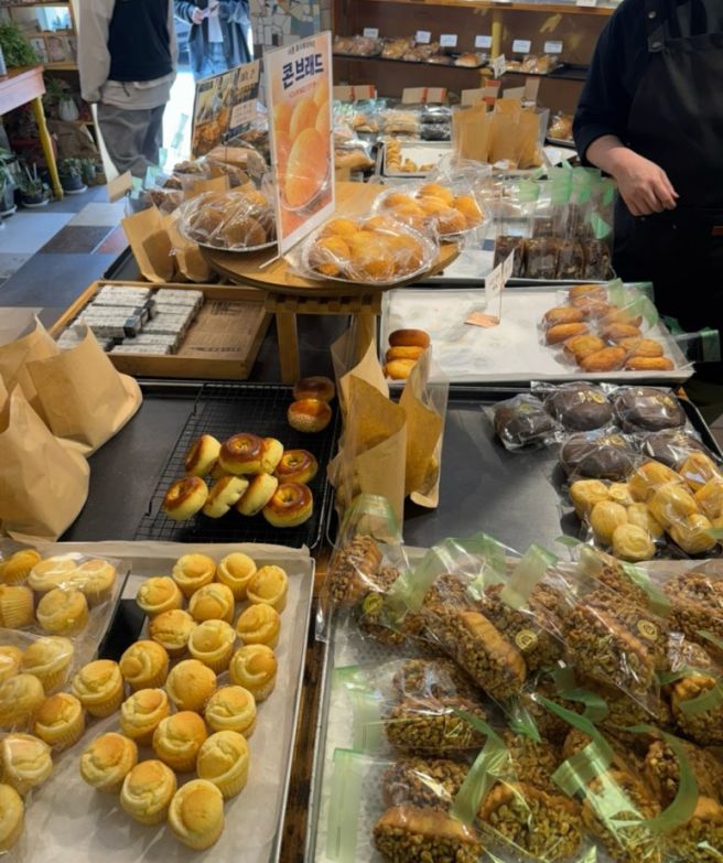 서촌 효자베이커리 콘브레드 호두타르트 빵집 빵지순례 후기