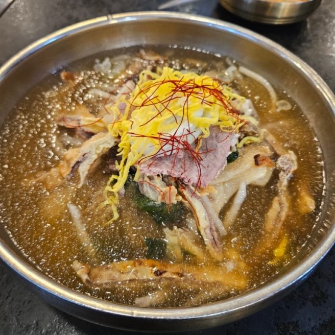 하연옥 본점 [진주시] - 육전이 두둑히 들어간, 해산물로 만든 육수에 면 인심도 두둑한 진주냉면의...