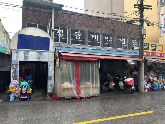 대구 팔달시장 맛집 - 자다가도 생각나는 가마솥에 직접 튀긴 마늘닭 - 군위통닭 ★★