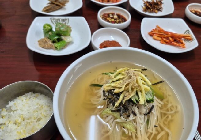 "골목안손국수"에서 안동 살면서 처음 먹어본 여름 계절 음식 '안동건진국수'