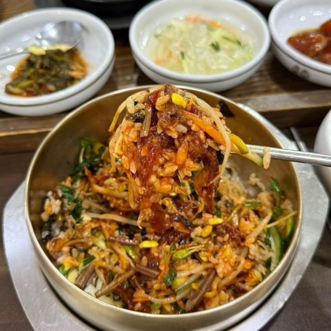 전주 육회비빔밥 맛집 3대째 이어오는 가족회관