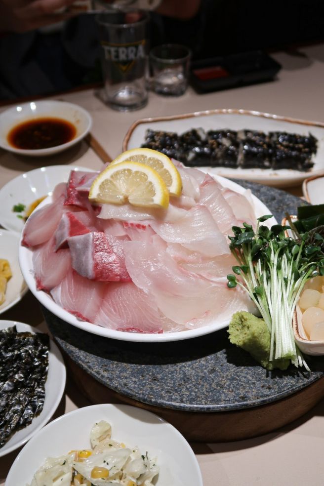 종각 맛집 대물섬 종로점, 광어 소금김밥부터 굴보쌈 쥐치회까지