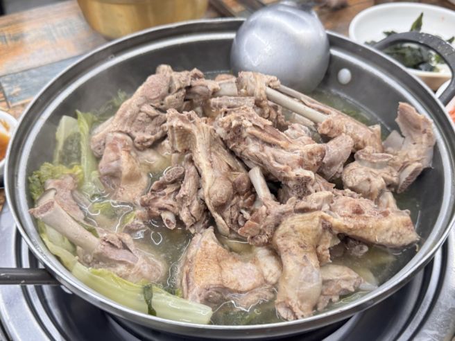 서귀포 삼강식당 본점 오리한마리, 순서대로 먹다 보면 배부른 줄 모르는 집