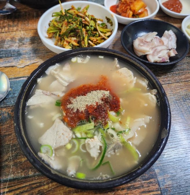 부산 수영구 광안리 롯데 야구 선수들이 좋아하는, 자매국밥(이대호 돼지국밥)
