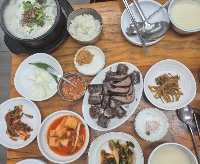 [서대문역 맛집]푸짐한 재료와 진한 육수 영천시장 맛집 백년가게 석교식당