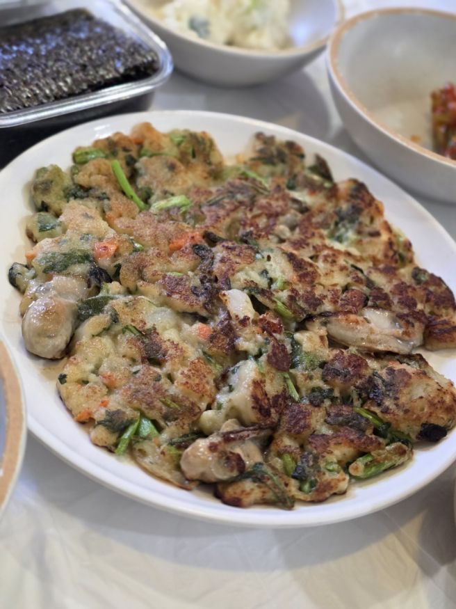 충남 서산 간월도 맛집 큰마을영양굴밥 백년가게 인증받은 찐 현지인 추천 밥집
