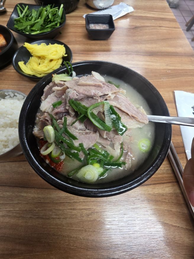 [부산 부산진구]포항돼지국밥,24시간 즐기는 서면시장 블루리본 돼지국밥 맛집