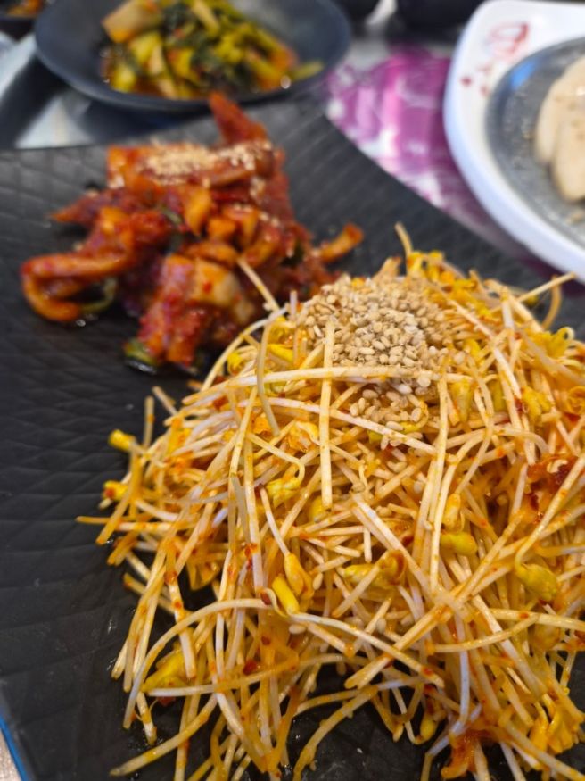 춘천 대룡산 닭갈비막국수 후기｜편육부터 메밀전, 비빔막국수까지 가을 맛집 나들이
