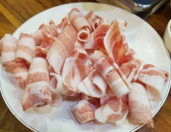 충주 은혜별천지 냉동 대패삼겹살 맛집에서