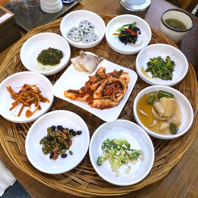 광주 금남로 맛집 한대접 생고기+돌솥비빔밥의 진수, 광주 동구 꽃담 솔직후기