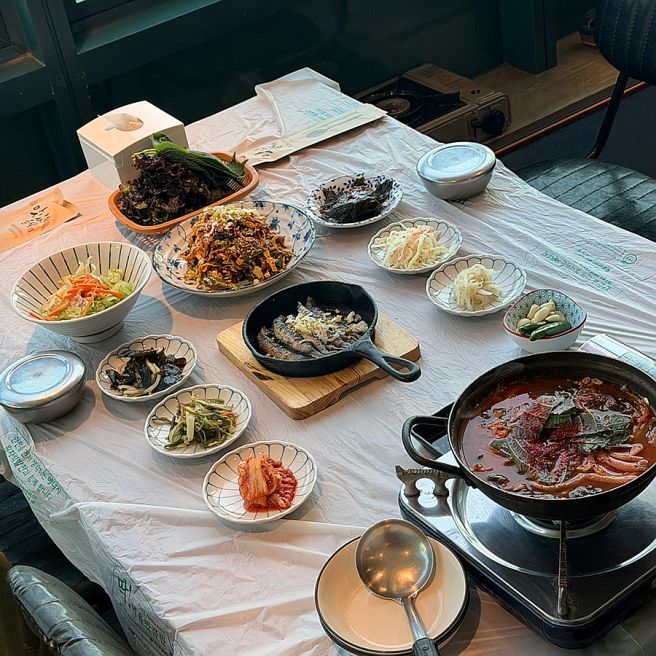 기장 멸치회 맛집 대변항 남항횟집 가족외식 점심식사 장소로 추천해요.